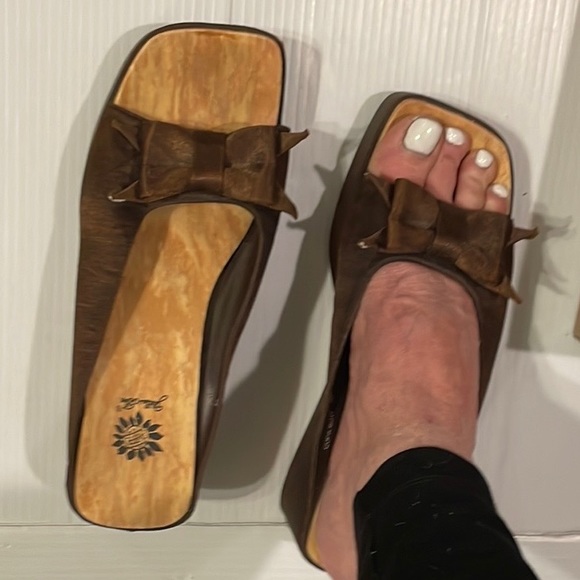 Yellow Box Women’s Chocolate Brown Wedge Sandals Size 9 COPA-BOW Fabric w/ Bow - Picture 7 of 16